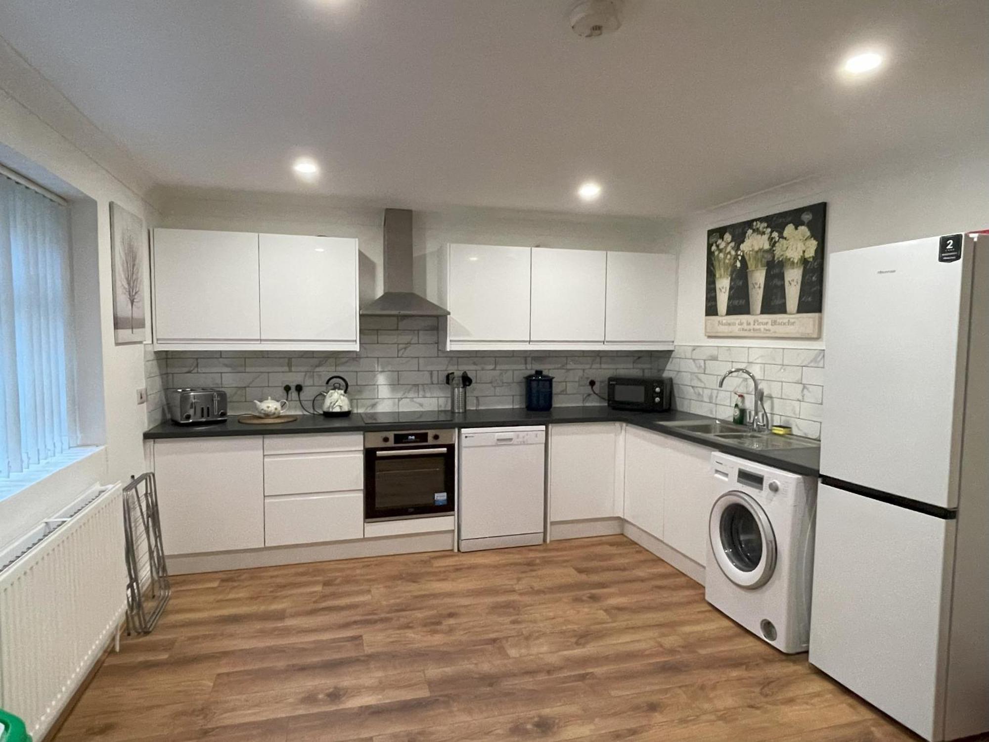 1 Fitzhamon Embankment Apartments Opposite Principality Stadium - Long Stay Offer Cardiff Bilik gambar